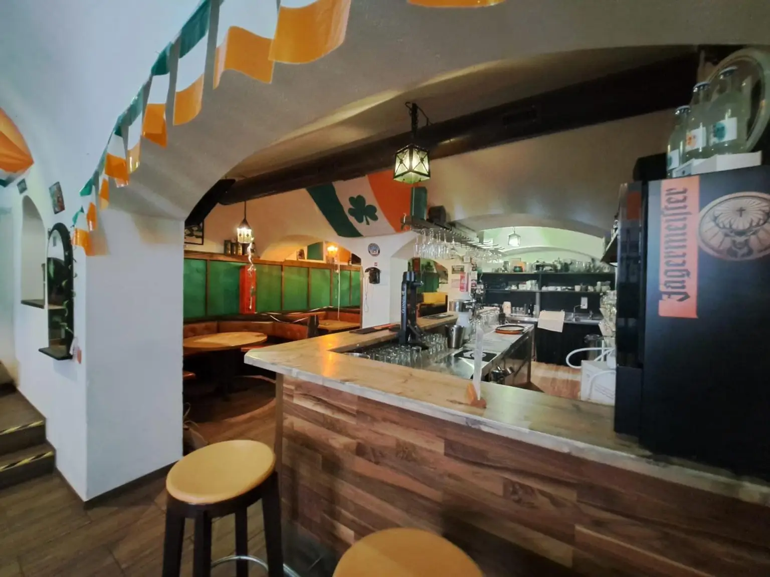 Gut geführte Bar im Zentrum