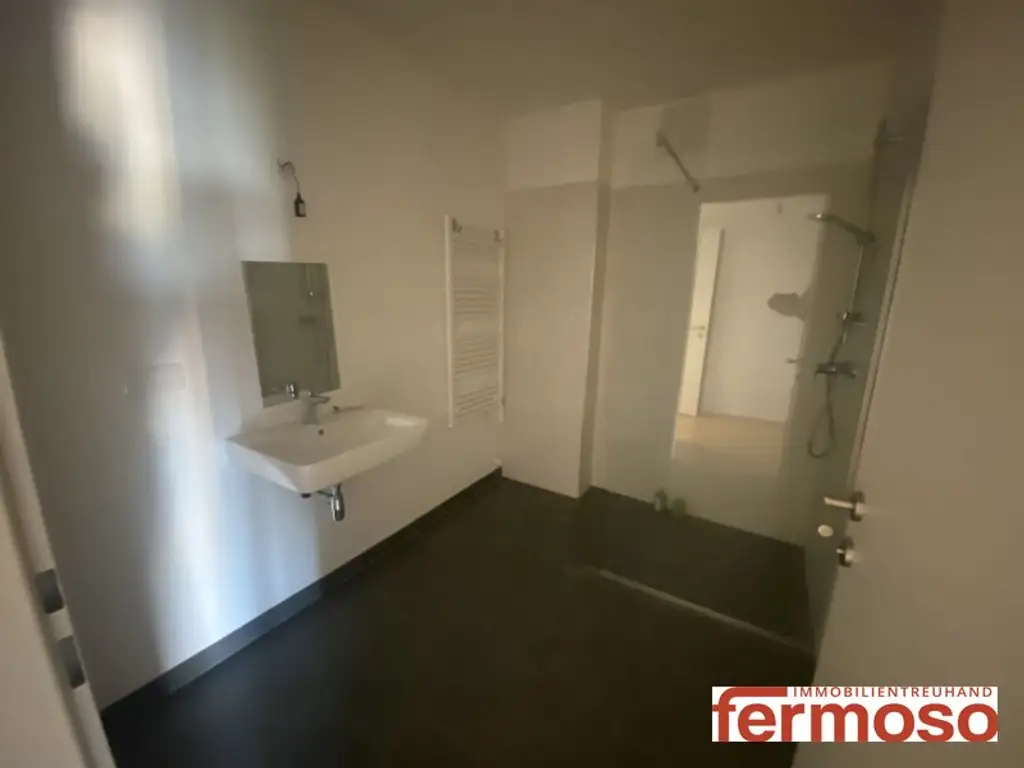 Moderne 2-Zimmer-Wohnung mit Balkon – kompakter Grundriss & helle Räume