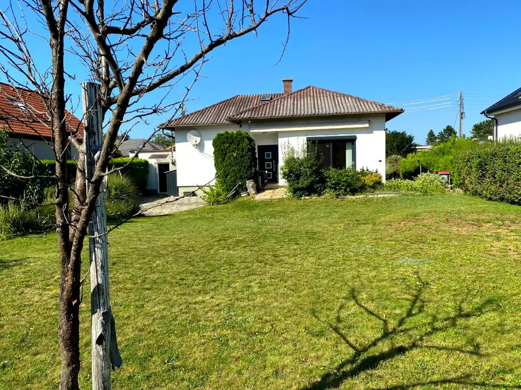 Hier zieh ich ein -  Einfamilienhaus mit großem Garten in Kottingbrunn!