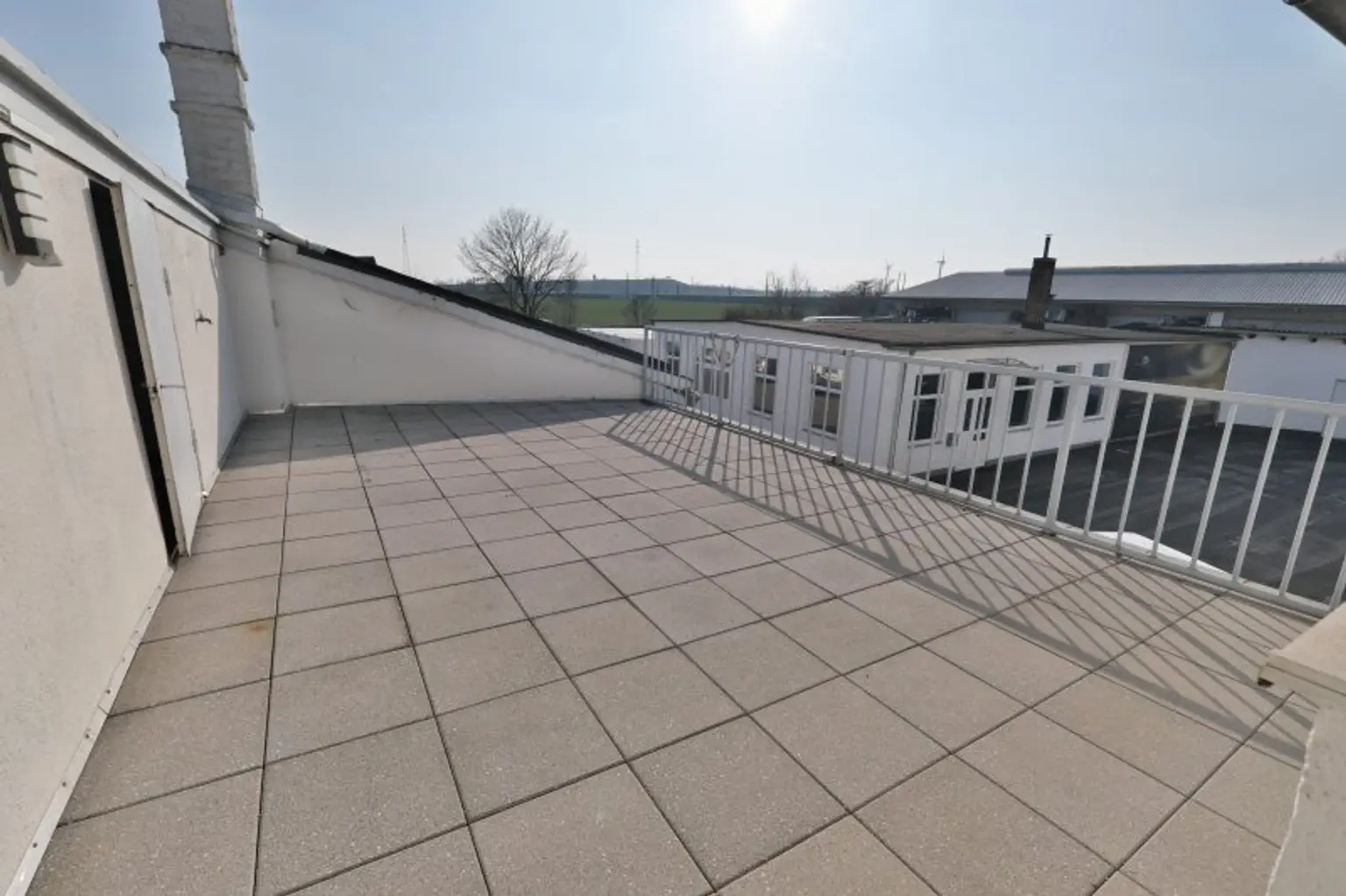 145 m² möblierte 5-Zimmer-Dachterrassenwohnung mit Untervermietrecht bzw. als WG / Arbeiterquartier