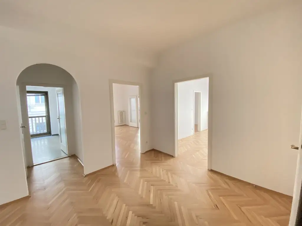 OPERNRINGHOF 3 Zimmer Wohnung /Büro  I 2 Bedroom Apartment opposite Opera
