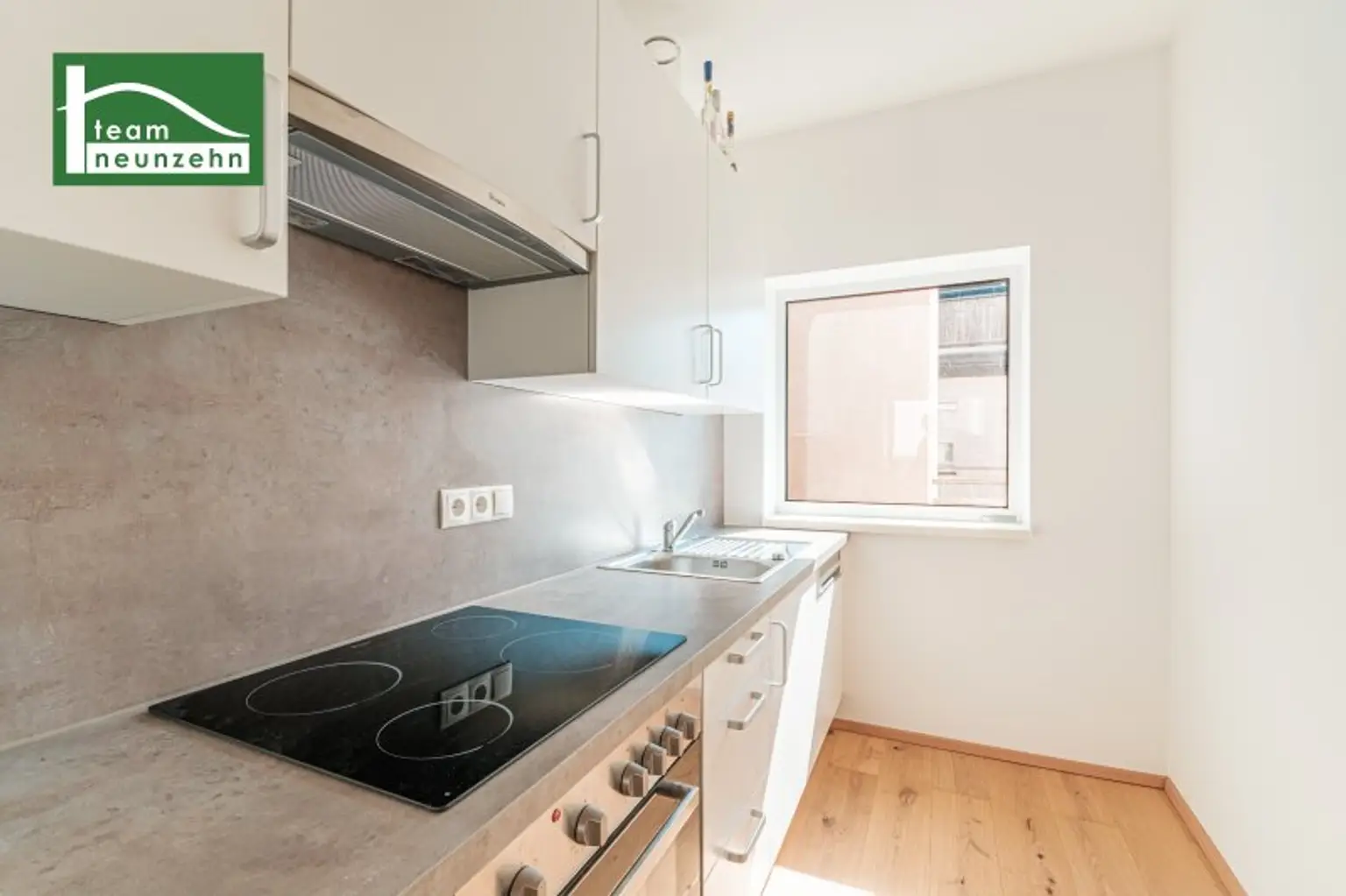 EIGENBEDARF ODER INVESTMENT MIT ca. 3,5% RENDITE! SEHR GUTER ZUSTAND! SANIERTE & MÖBLIERTE DACHGESCHOSS-WOHNUNG INKL. KÜCHE! SOFORT BEZIEH- ODER VERMIETBAR!