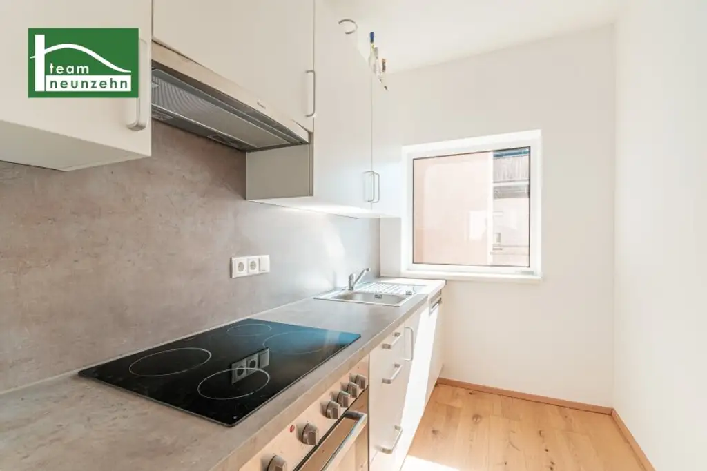 EIGENBEDARF ODER INVESTMENT MIT ca. 3,5% RENDITE! SEHR GUTER ZUSTAND! SANIERTE & MÖBLIERTE DACHGESCHOSS-WOHNUNG INKL. KÜCHE! SOFORT BEZIEH- ODER VERMIETBAR!