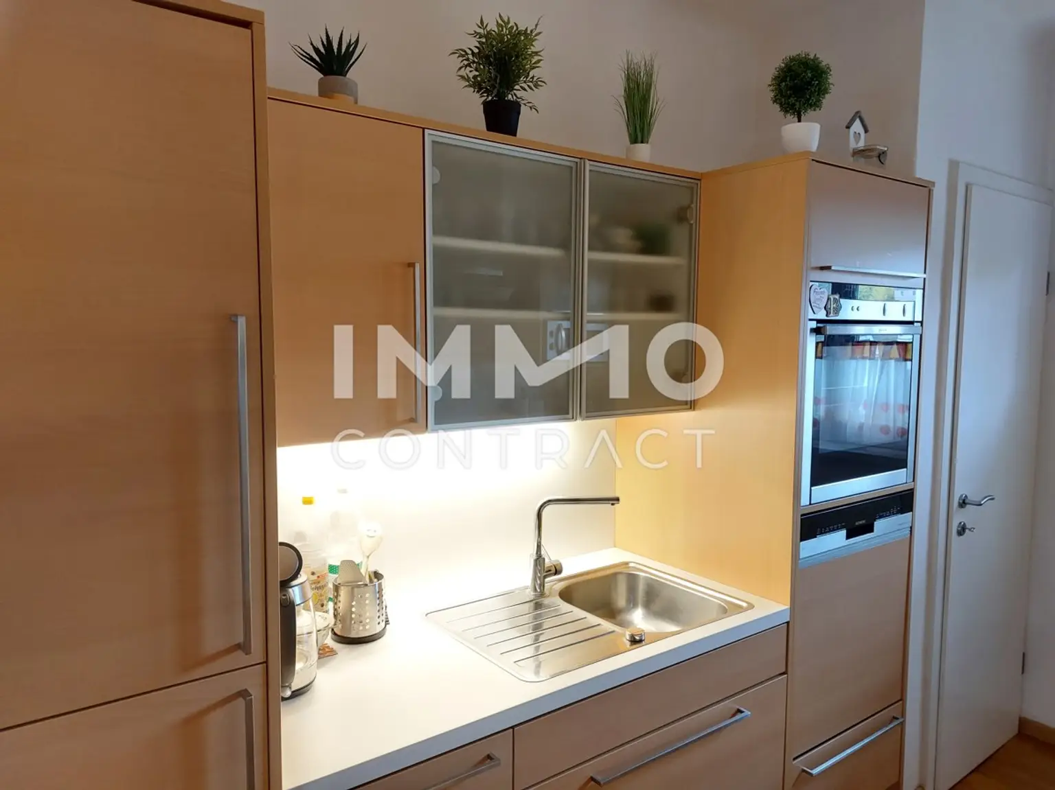 SCHÖNE GEMÜTLICHE UND RUHIGE 3-ZIMMER-WOHNUNG IM 2. OG MIT EIGENEM GARTENANTEIL UND PARKPLATZ