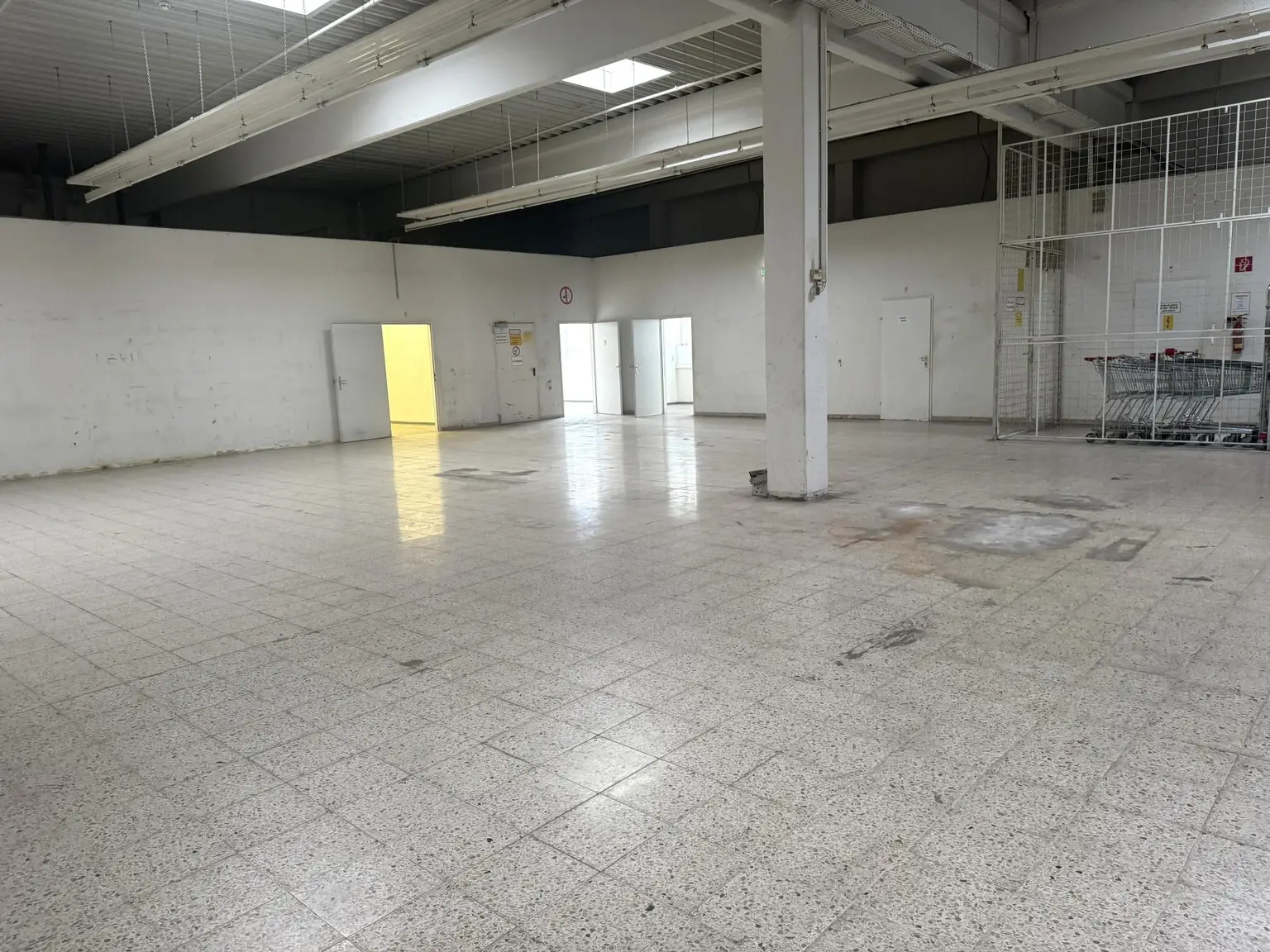 Hochfrequentierte Gewerbeimmobilie-ehemalige Forstinger-Filiale in Top-Lage