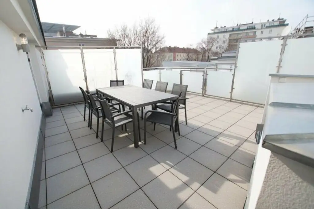 Sonnige Dachterrassenwohnung - Klimatisiert - Top Zustand - nähe U3