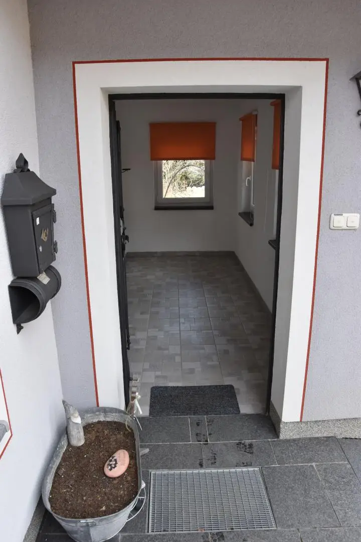 Eingang mit Windfang