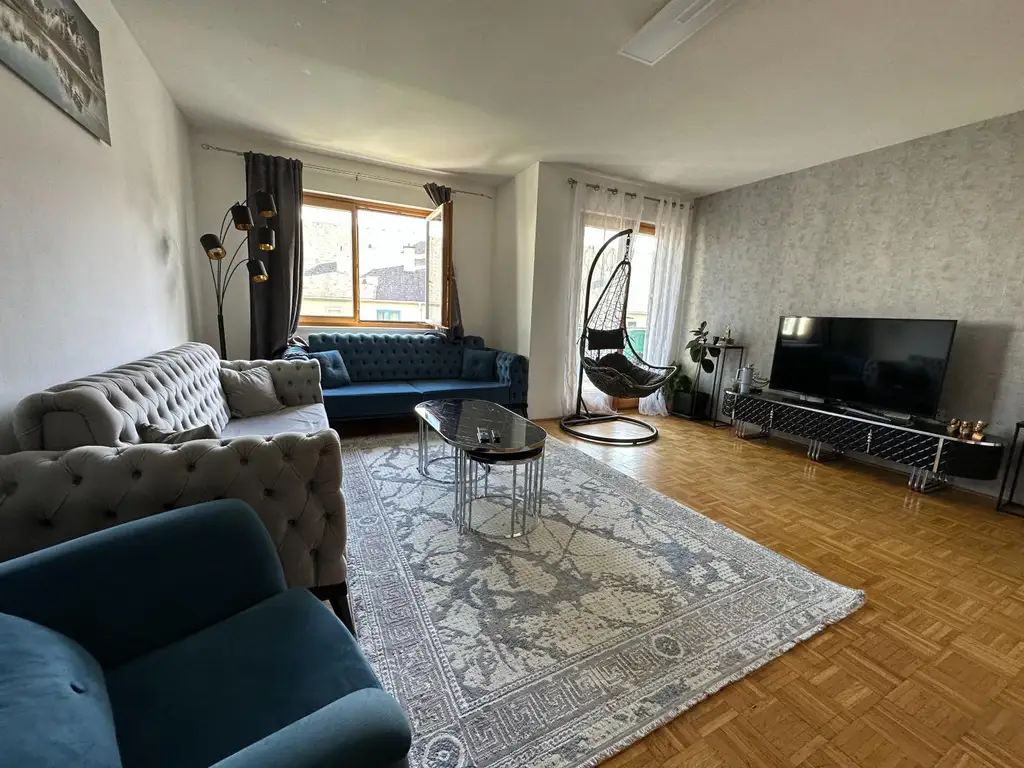 Große, gepflegte Eigentumswohnung mit Balkon und praktischer Raumaufteilung! Ideal für Familien!