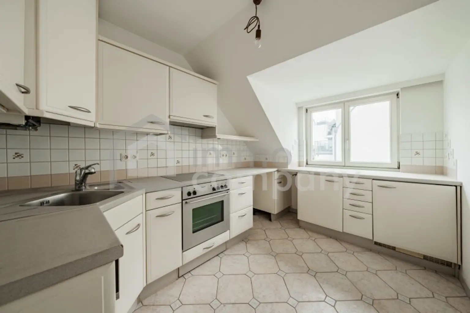 Potential - Altbaucharmante Familienvilla mit 9 Zimmern auf 3 Ebenen in Grinzinger Best Lage