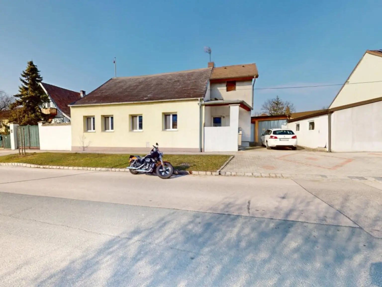 SANIERUNGSSCHNÄPPCHEN! Wer hier Hand anlegt, erfüllt sich seinen Wohntraum! Nähe Therme "Silent Spa"!