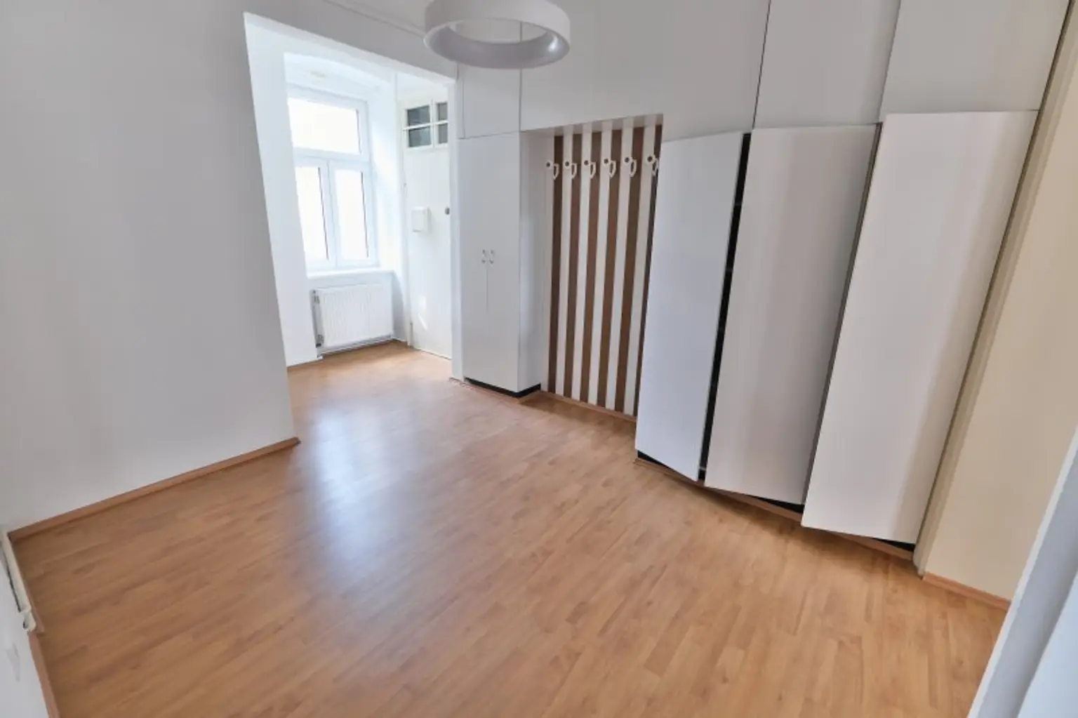 Antonigasse UNBEFRISTETE 2 Zimmer-Wohnung mit KFZ-Stellplatz im Haus