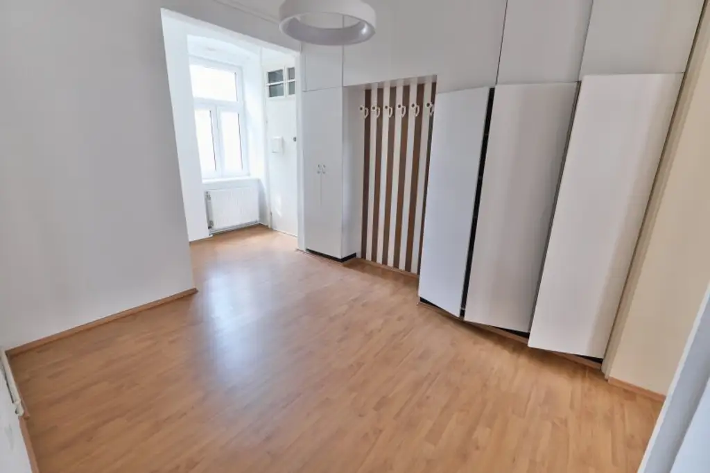 Antonigasse UNBEFRISTETE 2 Zimmer-Wohnung mit KFZ-Stellplatz im Haus