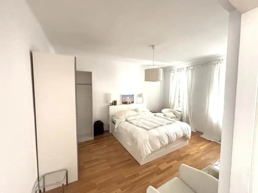 Schöne 3,5 Zimmer Altbauwohnung in zentraler Lage