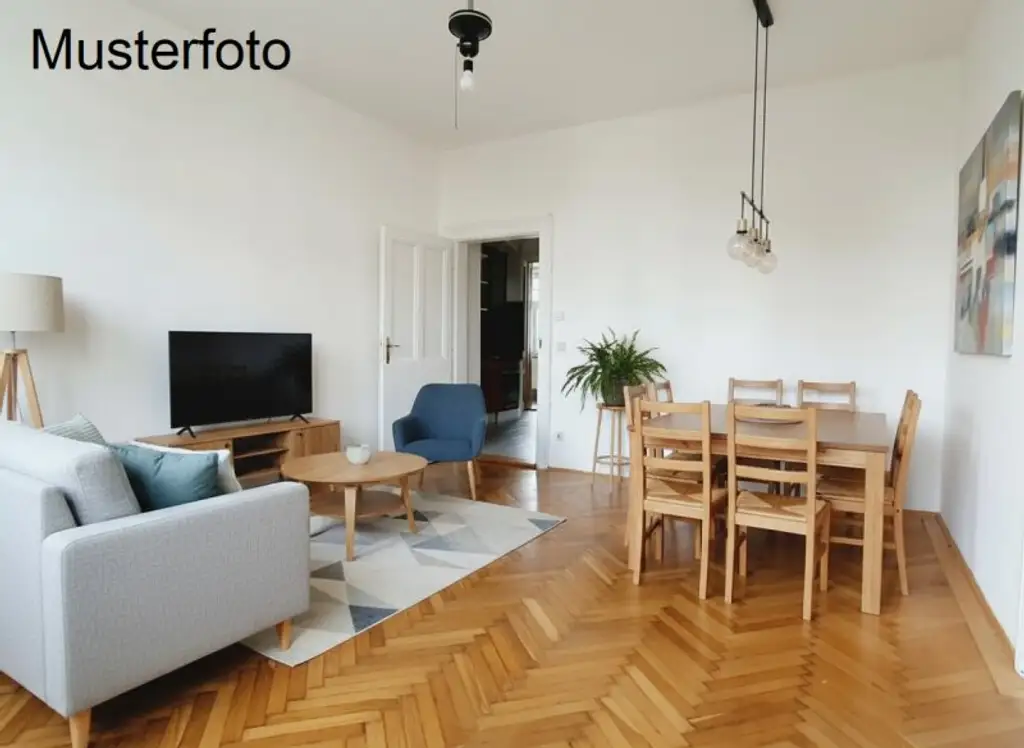 Sonnige Kleinwohnung mit schönem Fernblick im 4. Liftstock