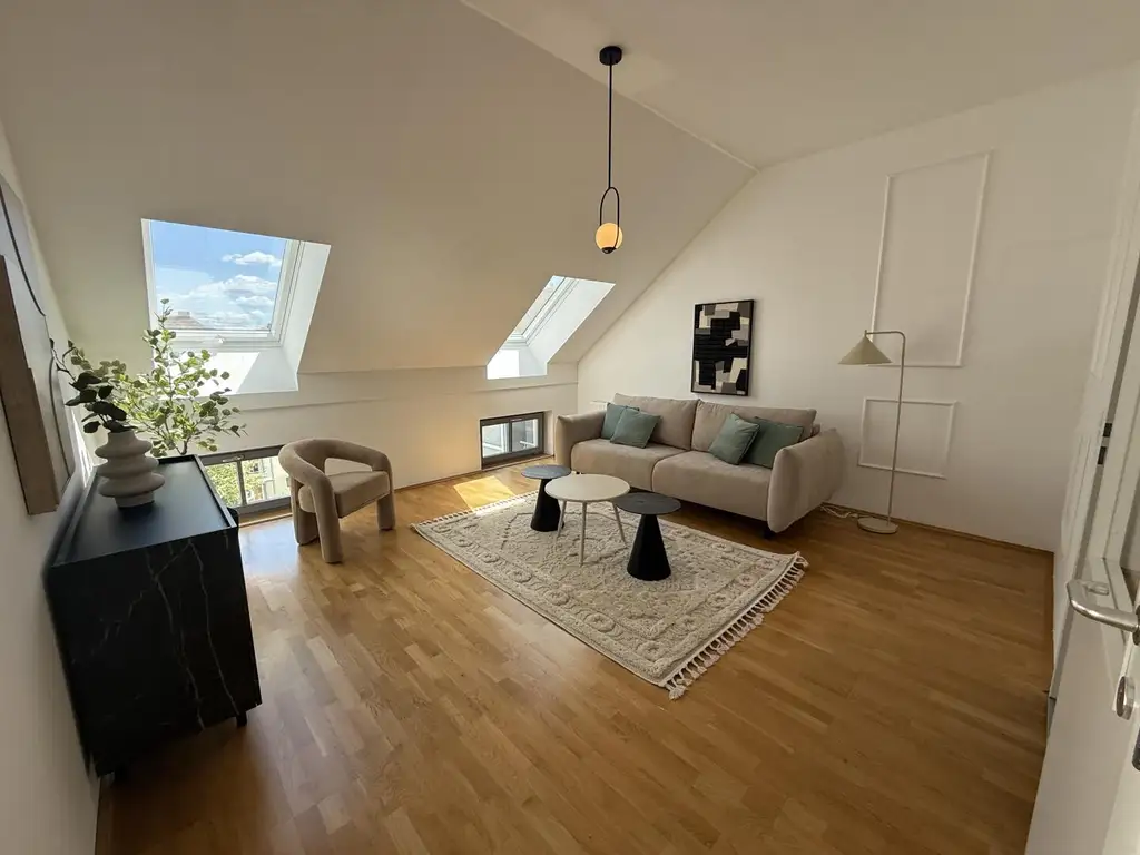 Exklusive Dachgeschoss-Wohnung in Top-Lage mit Terrasse und Schlossbergblick!  ++Videorundgang++