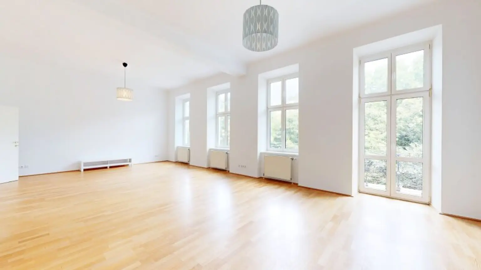 Große und klassisch schöne Altbau-Wohnung | 5 Zimmer | 2 Bäder | Lift | am Liechtensteinpark