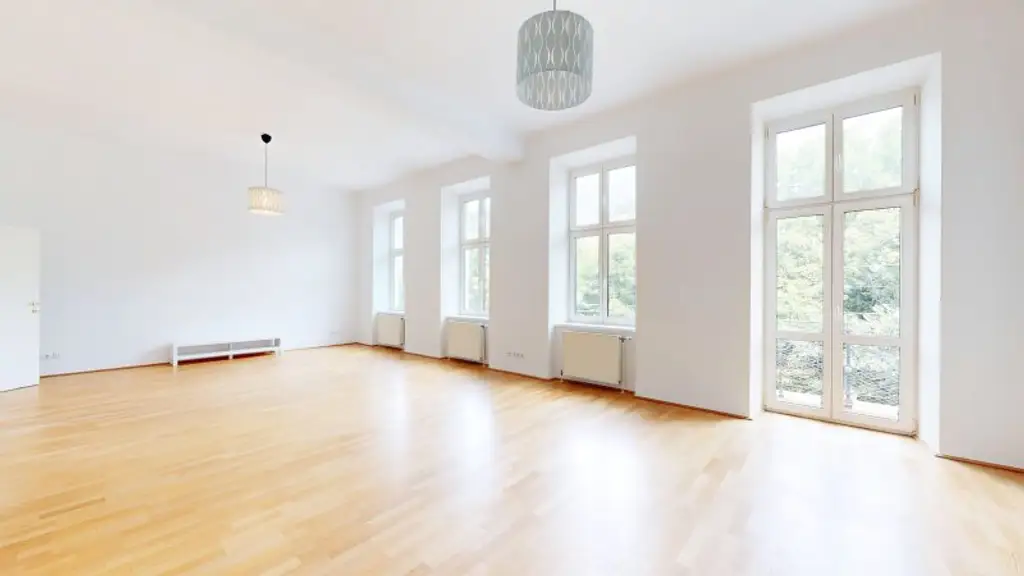 Große und klassisch schöne Altbau-Wohnung | 5 Zimmer | 2 Bäder | Lift | am Liechtensteinpark