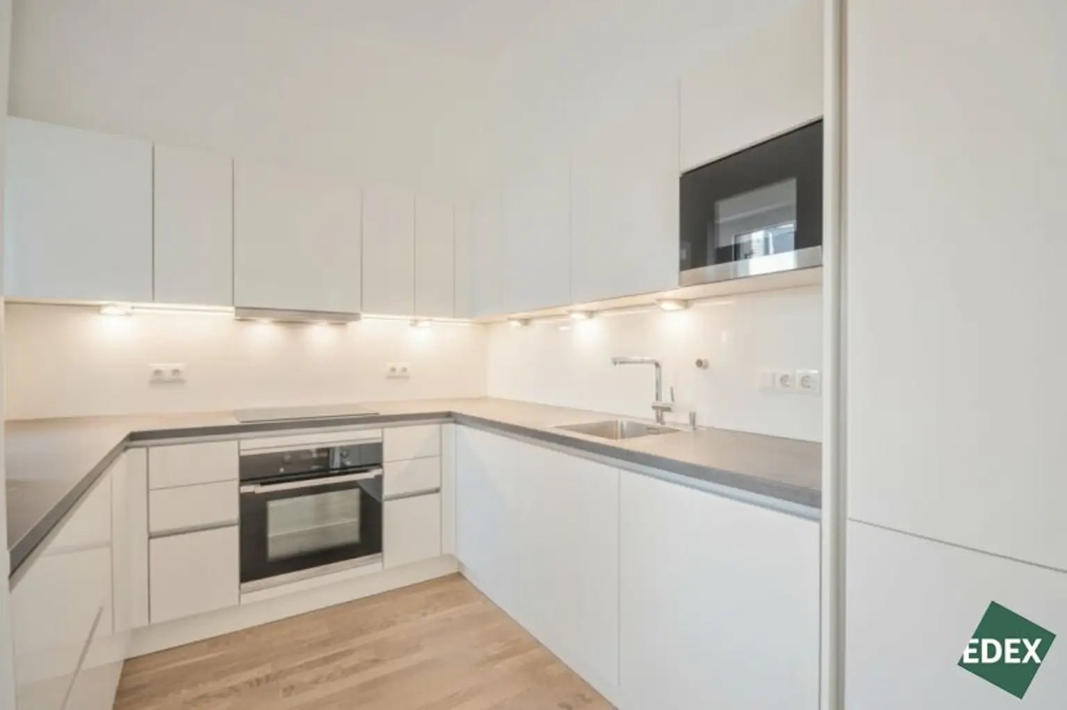 Klimatisierte 4-Zimmer-Wohnung mit Terrasse nahe der Wiener Innenstadt (optional mit PKW-Stellplatz)