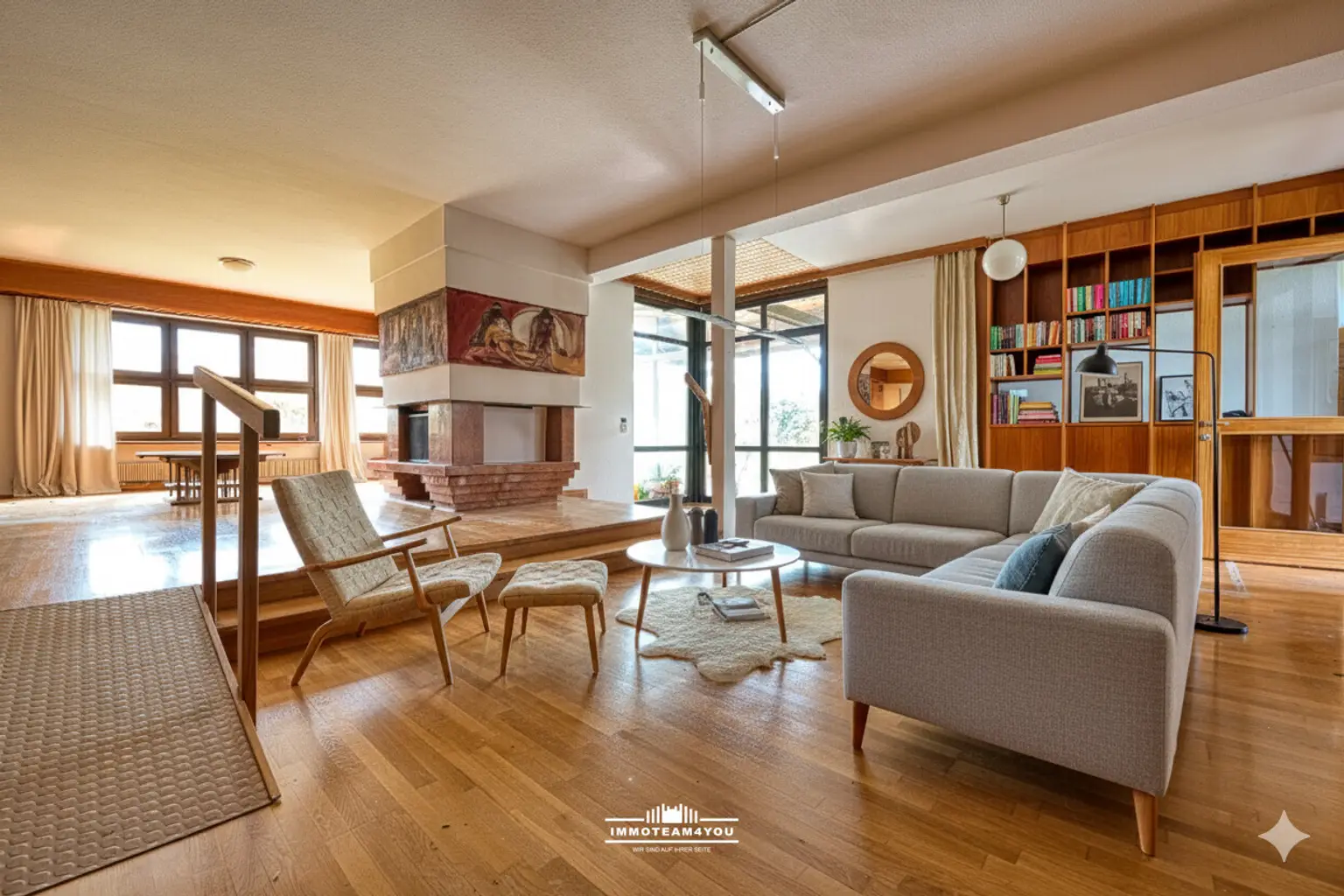 Sie brauchen viel Platz? Wir haben die Lösung. Sanierungsbedürftiges Architektenhaus in bester Lage.