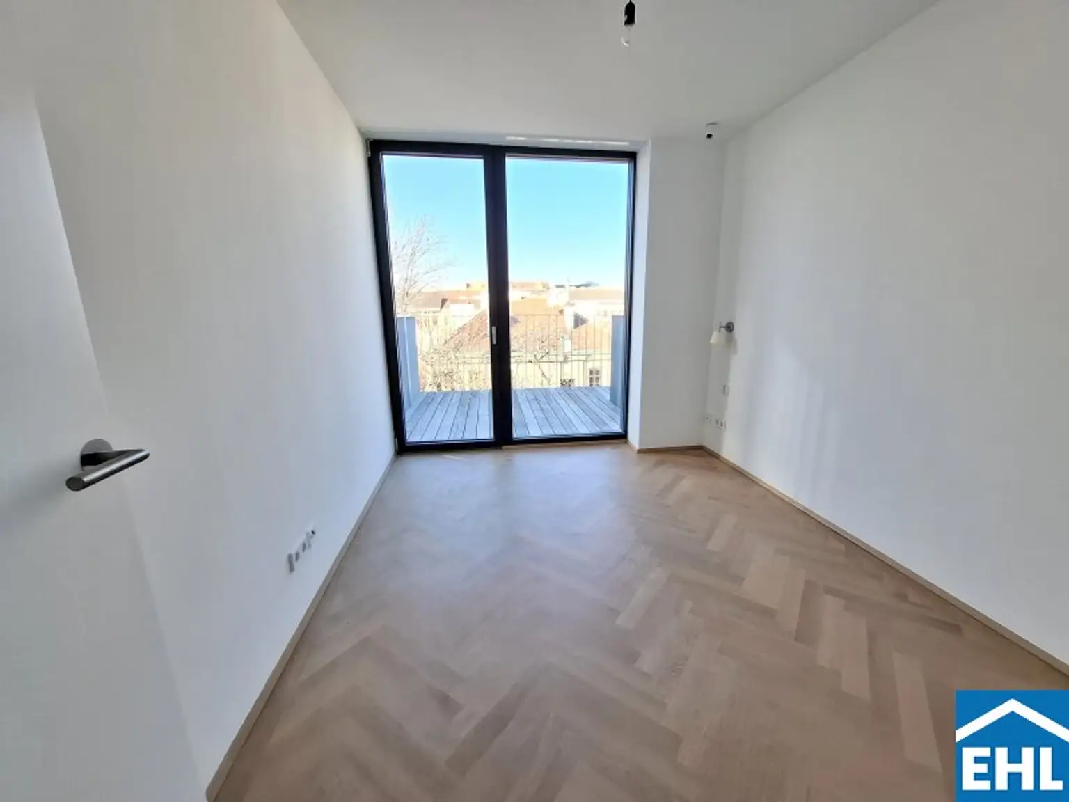 Spektakuläre Dachgeschoßmaisonette mit Terrassentraum und Blick auf die Canisiuskirche