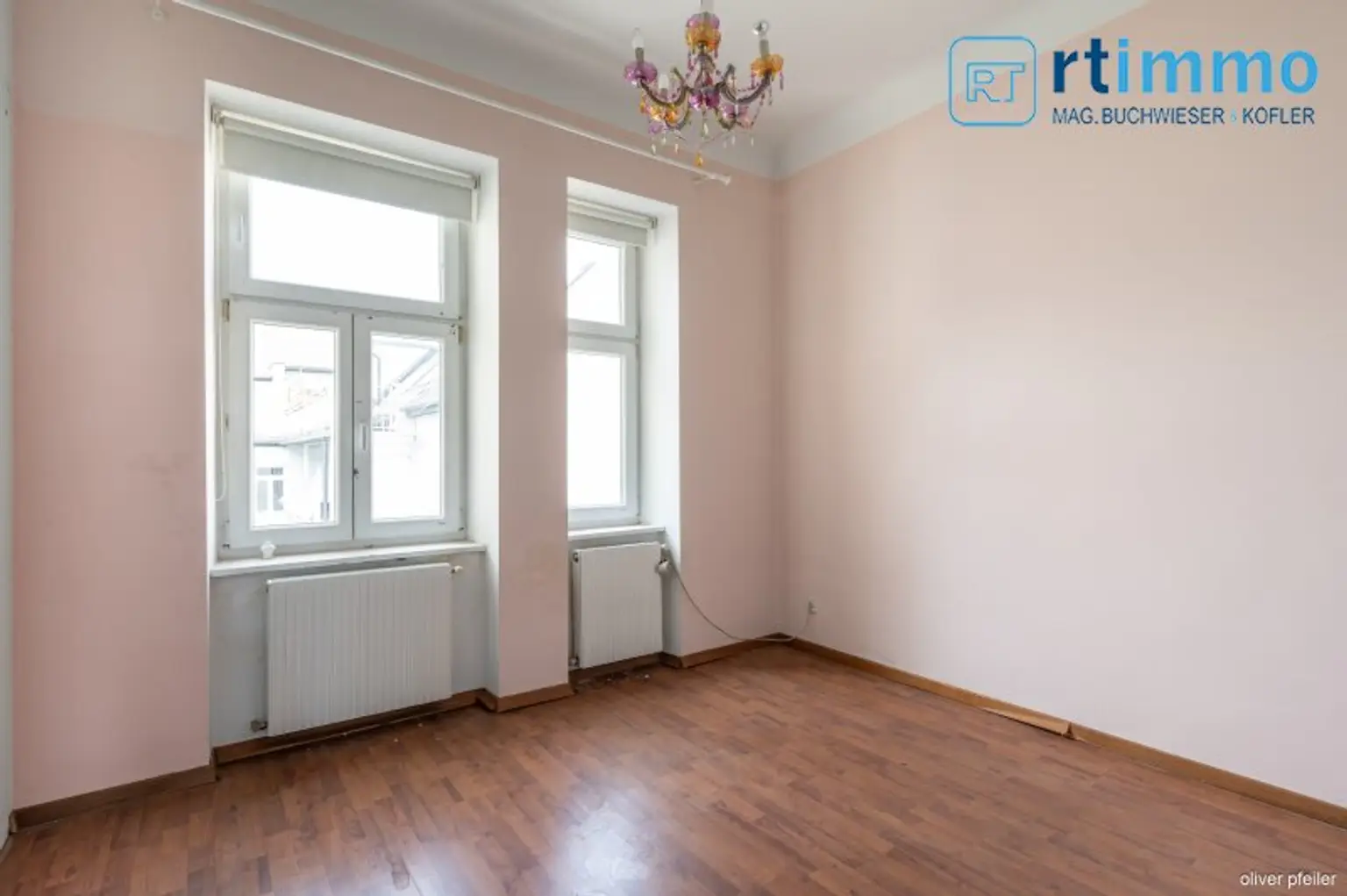 U-BAHNNÄHE: ALTBAUCHARME: 4-Zimmer-Wohnung in hohem Liftstock und Ausblick
