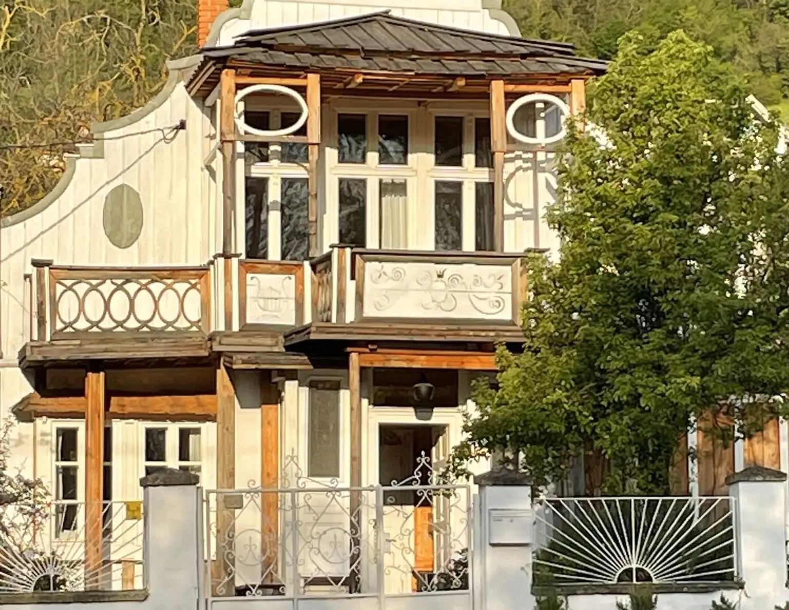 Märchenhaftes Ferienhaus mit großem Garten und Aussichtsterrasse in Szigliget am Balaton