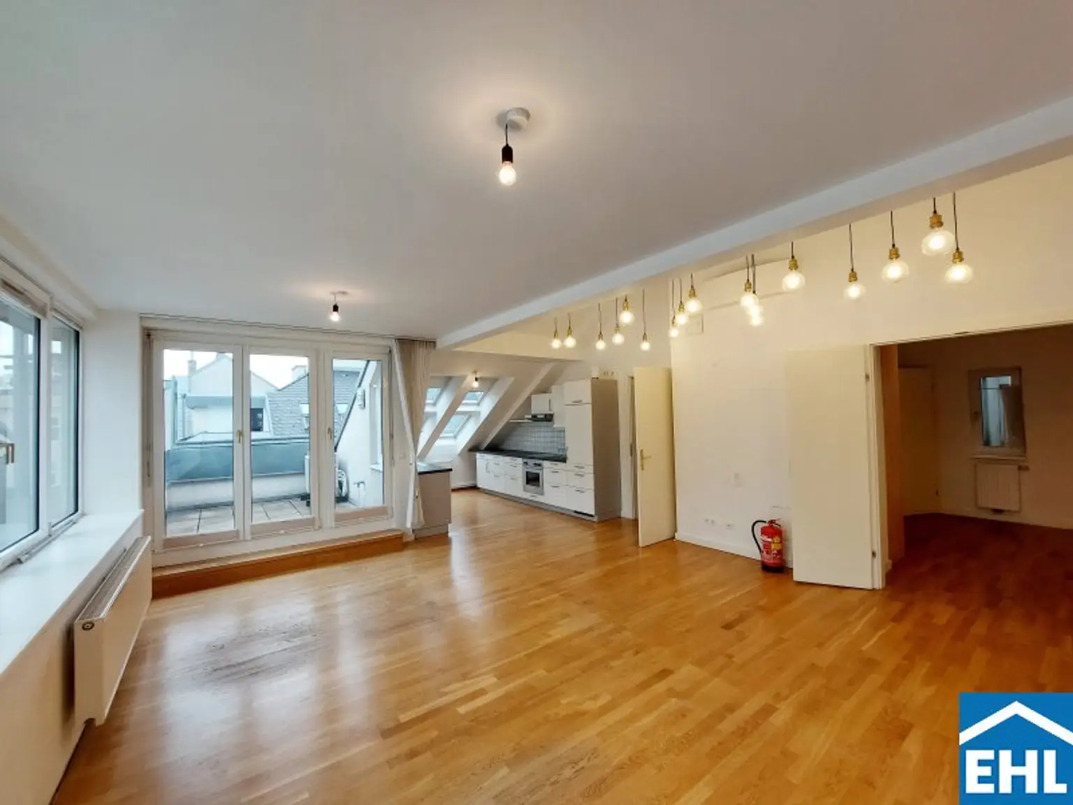 Traumhafte 3-Zimmer-Wohnung mit Terrasse direkt an der Mariahilfer Straße!