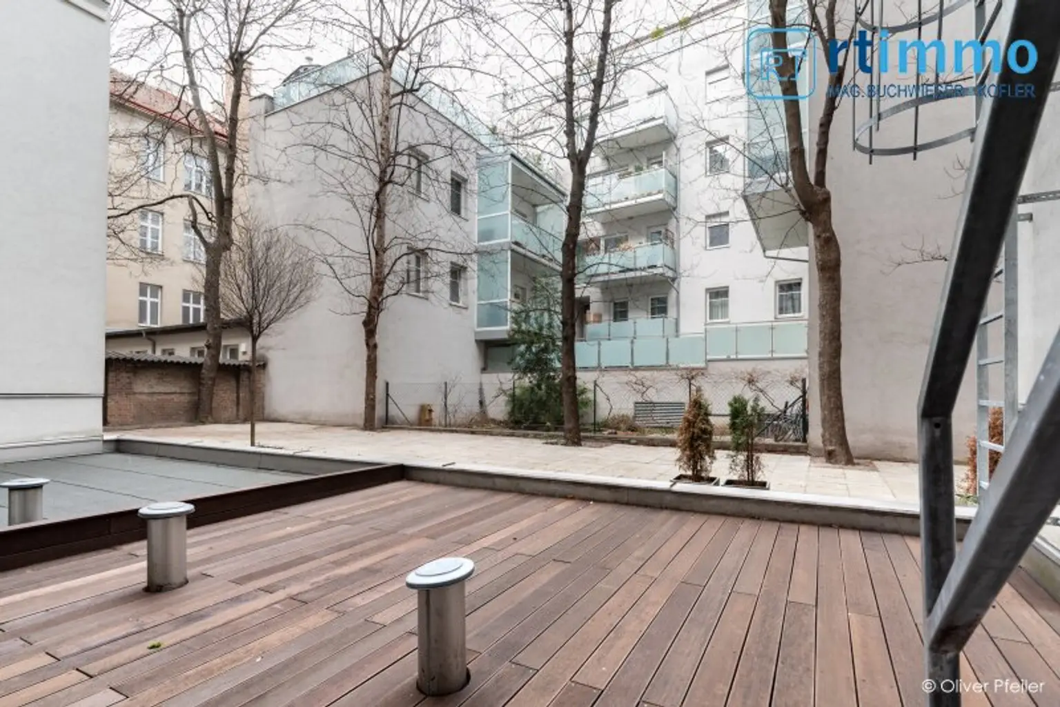 GROSSES BÜRO MIT TERRASSE UNBEFRISTET ZU VERMIETEN