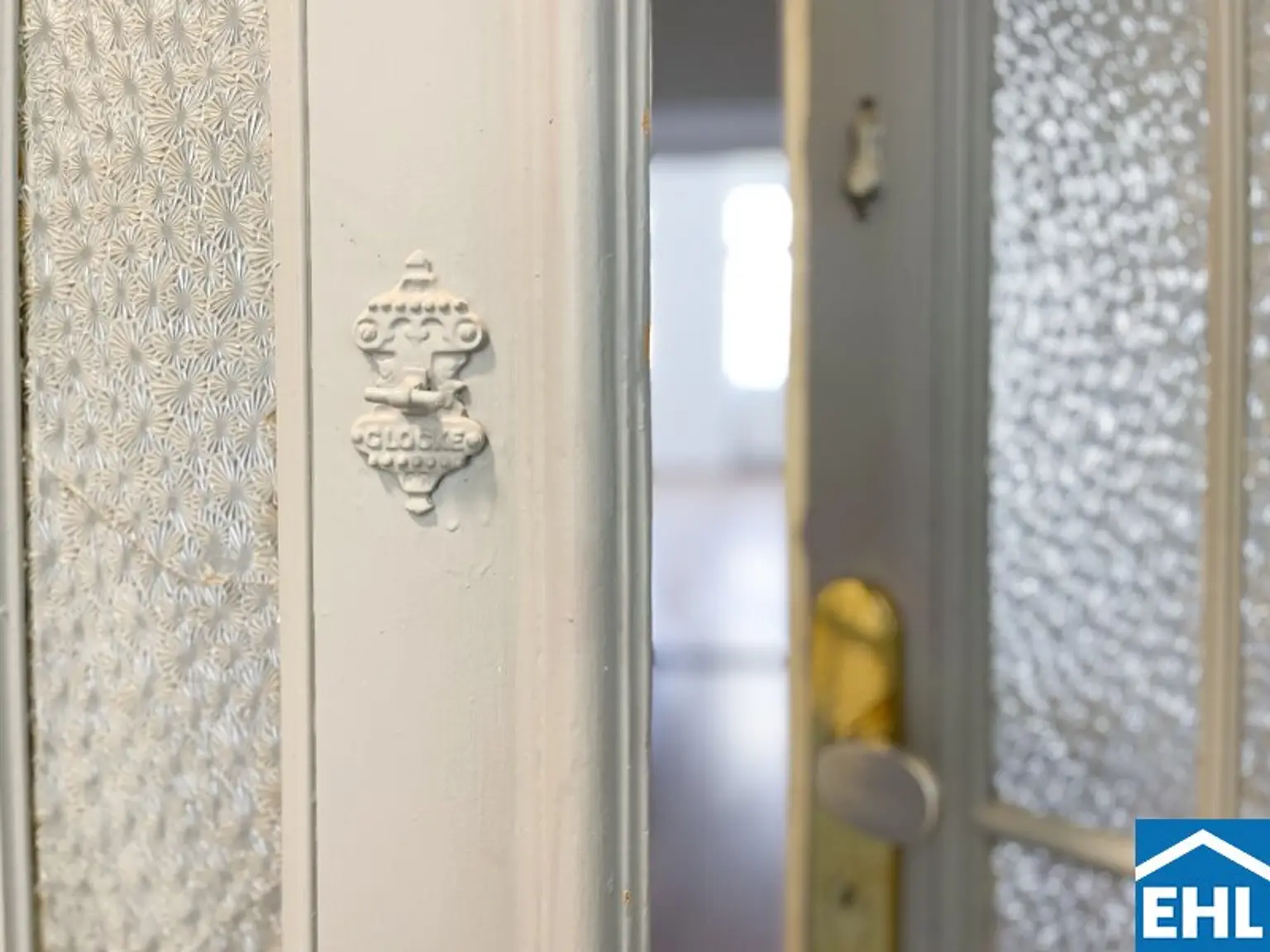 In U-Bahn-Nähe: Singlewohnung in wunderschönem Altbau