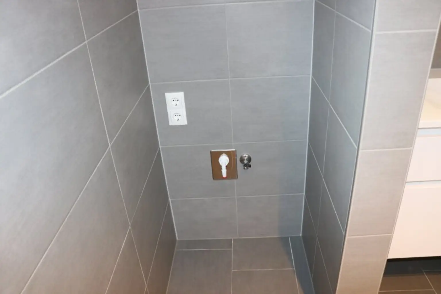 Telfs - Hochwertig - geschmackvoll eingerichtete 2 Zimmerwohnung mit Terrasse und Autoabstellplatz