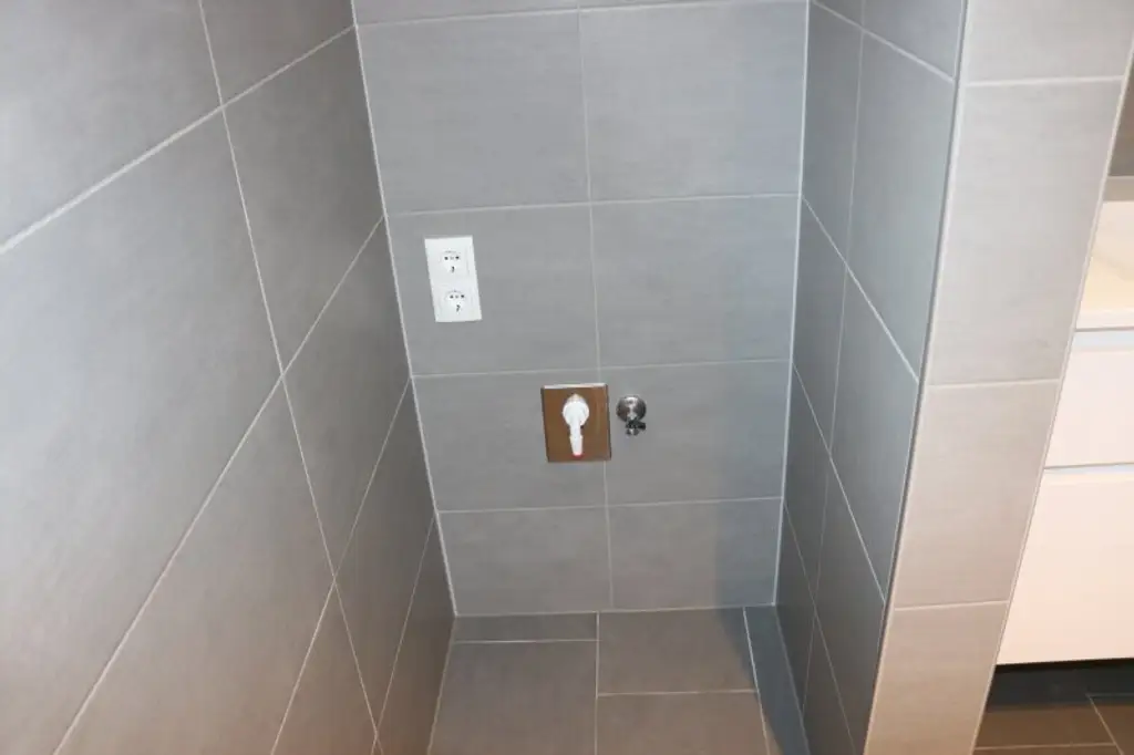 Telfs - Hochwertig - geschmackvoll eingerichtete 2 Zimmerwohnung mit Terrasse und Autoabstellplatz