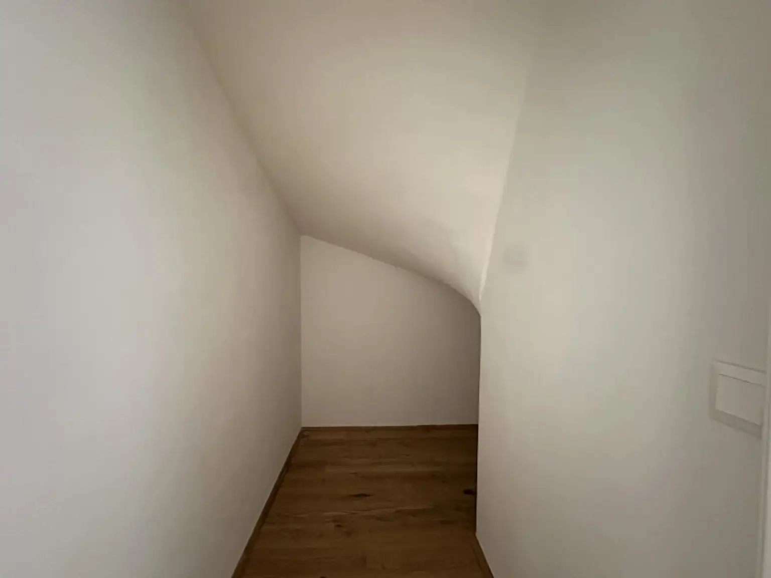 Hier werden Träume war! Exklusive 4-Zimmer Maisonette-Wohnung mit ca. 113 m2 sowie eigener Dachterrasse in ruhiger Lage