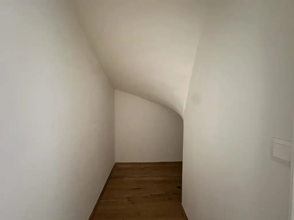 Hier werden Träume war! Exklusive 4-Zimmer Maisonette-Wohnung mit ca. 113 m2 sowie eigener Dachterrasse in ruhiger Lage