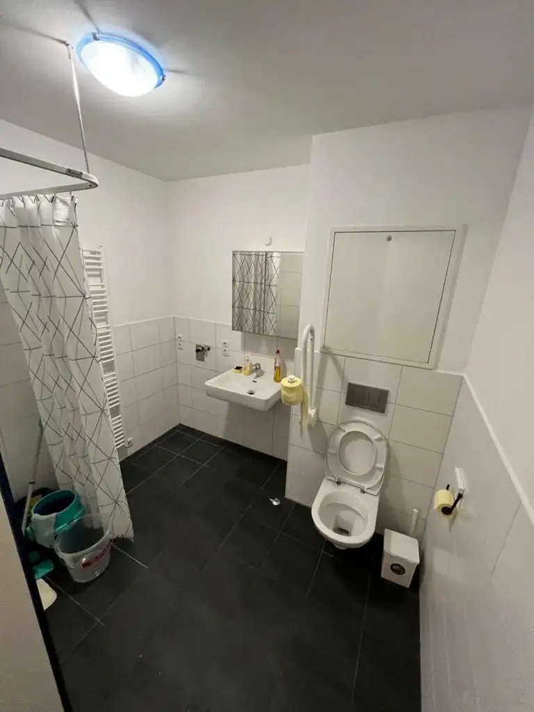 ab 1.1.2026 - 2 Zimmer Wohnung mit befestigter Terrasse und Grünbereich im Innenhof, ideal für Haustiere!