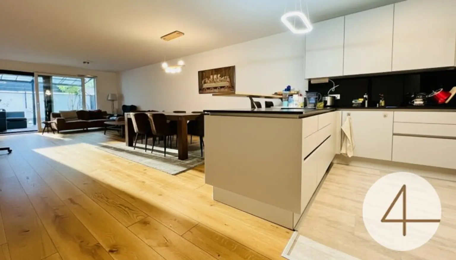 8Min zur U2 - 4-Zimmer Gartenwohnung - privater Eingang - sonnige Terrasse - Tiefgarage - ideale Infrastruktur