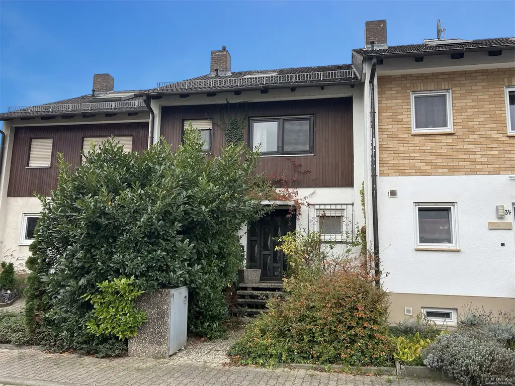 BIETERVERFAHREN - PROVISIONSFREI für Käufer - Reihenmittel aus Nachlass mit Garage und Garten