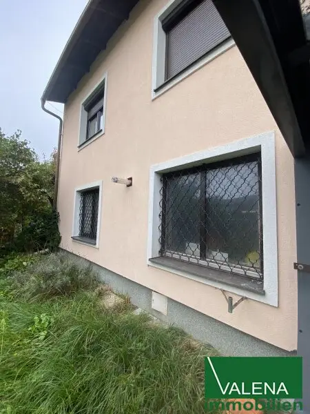 Grundstück mit renovierungsbedürftigem Haus; bewilligtes Bauprojekt vorhanden