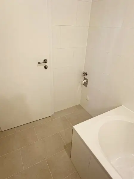 ERSTBEZUG, DACHGESCHOSS, klimatisierte 82 m2 Neubau mit Balkon, Wohnküche, 2 Zimmer, Wannenbad, Parketten, Augarten