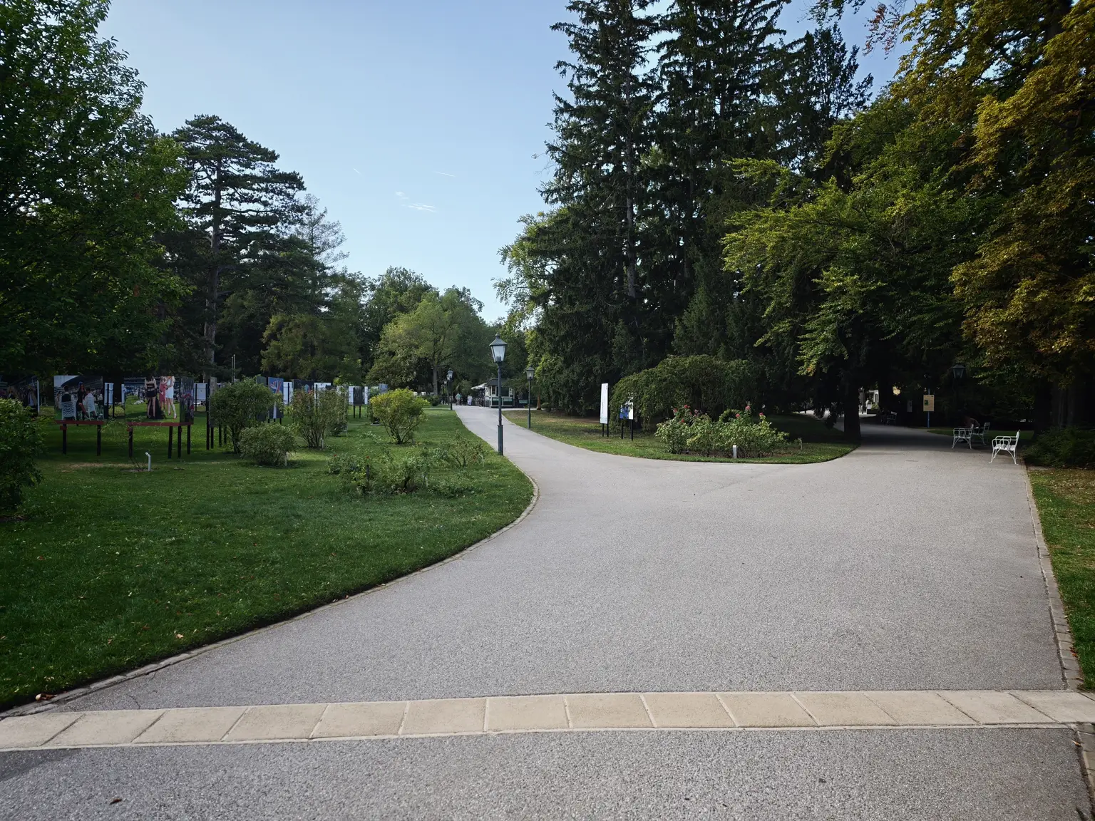 Exklusives Wohnen am Rosarium in Baden bei Wien – Lichtdurchflutete Dachgeschoss-Maisonette