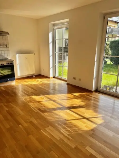 Ruhige barrierefreie 2-Zimmer-Wohnung mit Garten und Parkplatz – Ihr neues Zuhause !