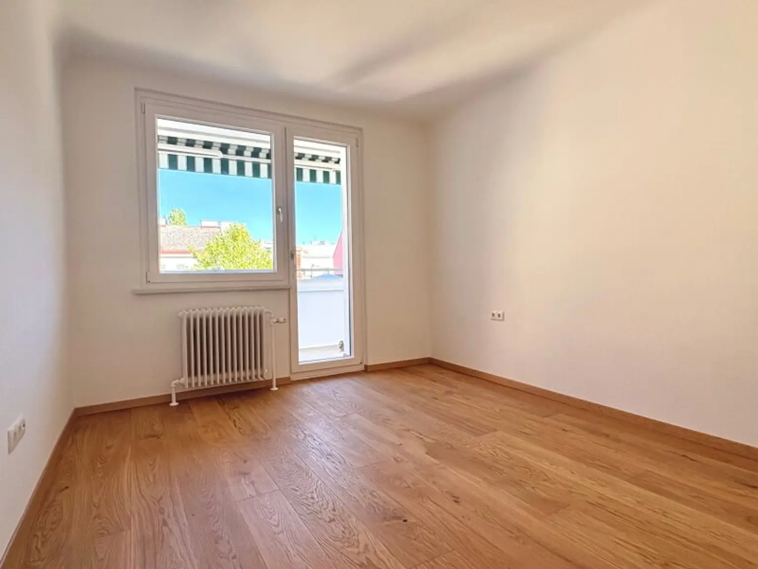 LEBEN IN GERSTHOF - GROSSZÜGIG ANGELEGTE SANIERTE 3 ZIMMER MIT BALKON ZUM INNENHOF