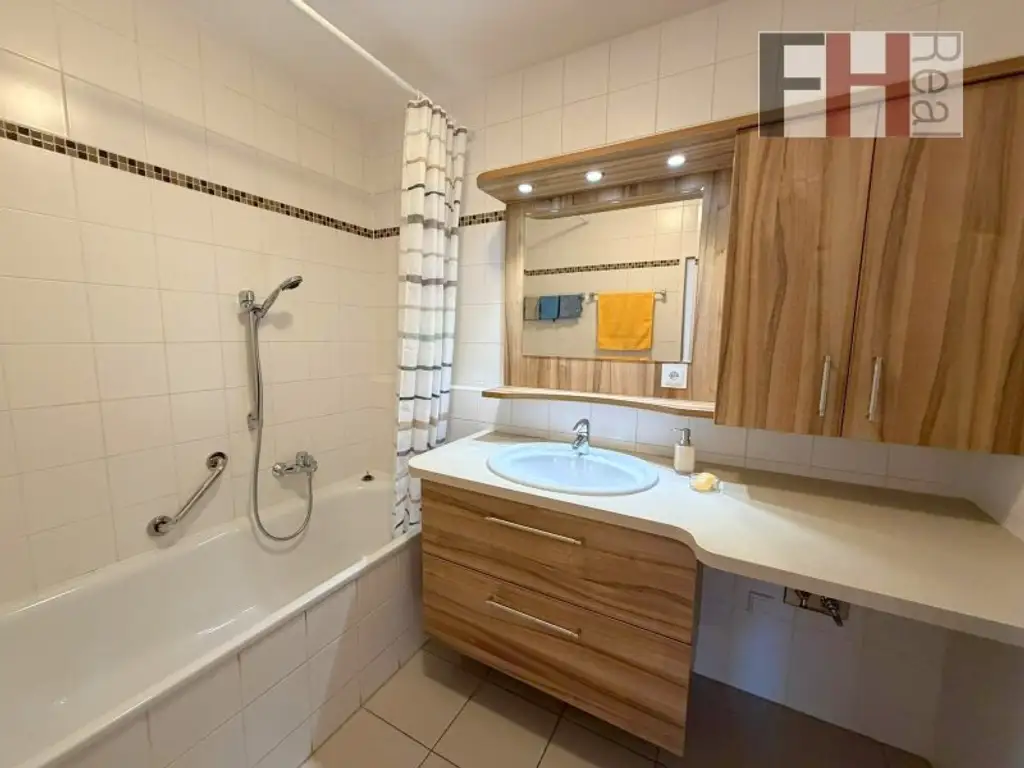 Schöne 3-Zimmer Wohnung mit Balkon und 2 Parkplätzen in Purkersdorf, Kernzone Wien!