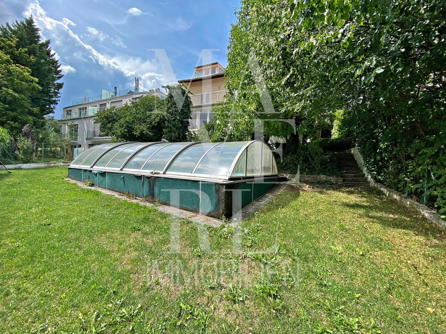 SCHÖNES EINFAMILIENHAUS MIT POOL, TOLLER BLICK, GARAGE & GARTEN