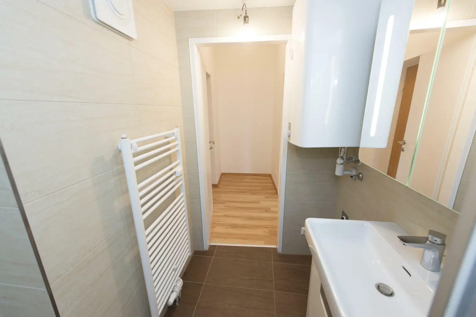 Sehr helle und moderne 2-Zimmer Wohnung mit Balkon - ab sofort verfügbar!