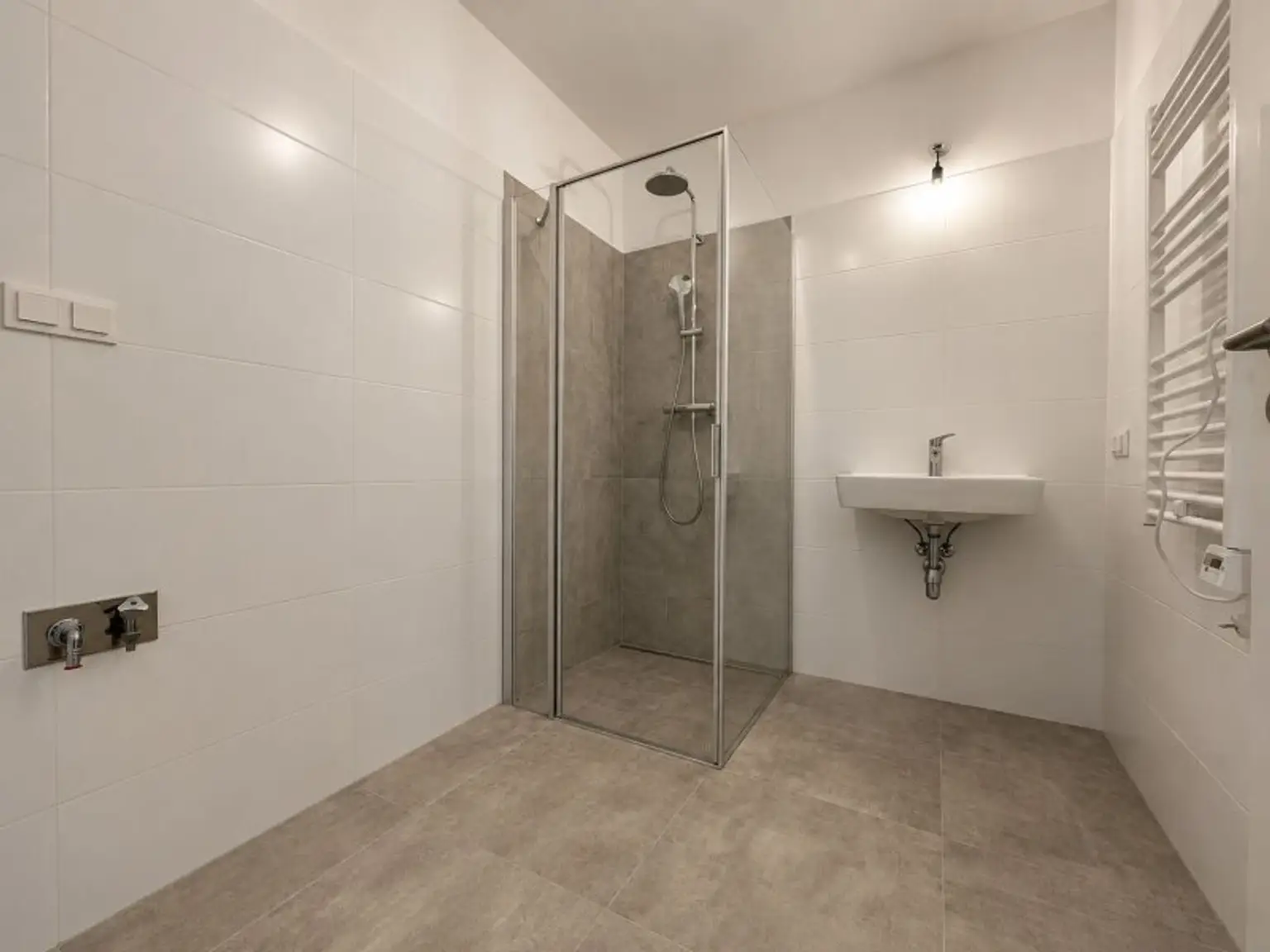 Badezimmer mit Dusche