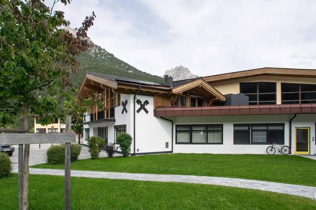 Provisionsfrei! Bürofläche mieten direkt im Raikagebäude St. Ulrich am Pillersee