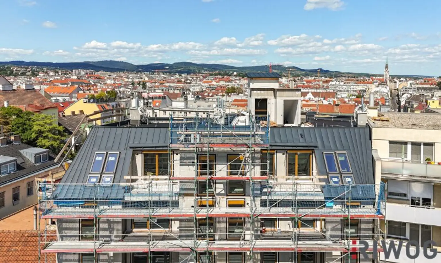 DG-ERSTBEZUG | Atemberaubender Fernblick | Dachterrasse | ca. 3 m Raumhöhe | Fernwärme & Klimaanlage | TG-Stellplatz optional | Nachhaltiges Wohnbauprojekt