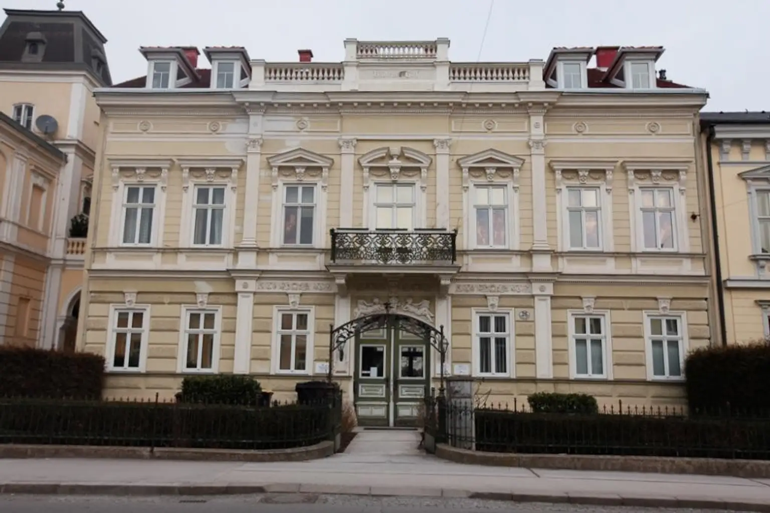 Exklusive, traumhafte Dachgeschosswohnung mit großer Terrasse