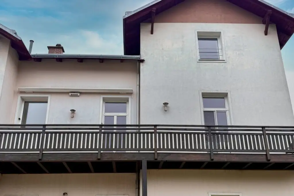 Großzügige Altbauwohnung im Zentrum von Pressbaum