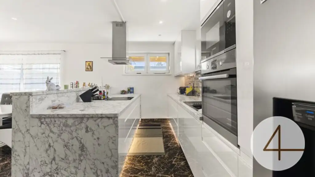 Hochwertiges Traumhaus mit Terrasse, Garage & Carport